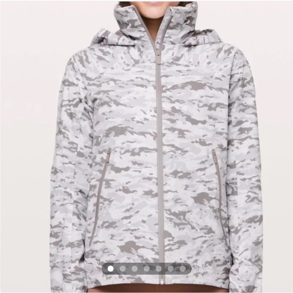 Lululemon Size 2 - Here to Move jacket White Camo - Picture 5 of 6